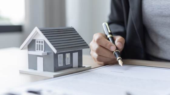 Selling a home successfully doesn't have to be a gamble. Here are the steps you should take to sell like a pro.